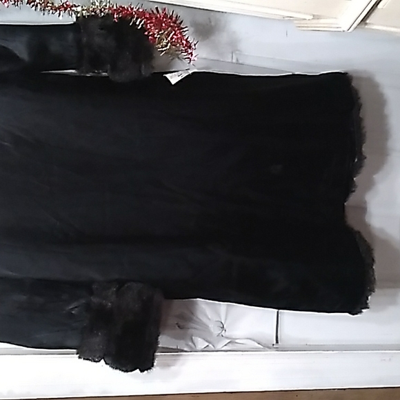 MONTEREY FASHION FAUX FUR COAT FULL LENGTH - Picture 16 of 17